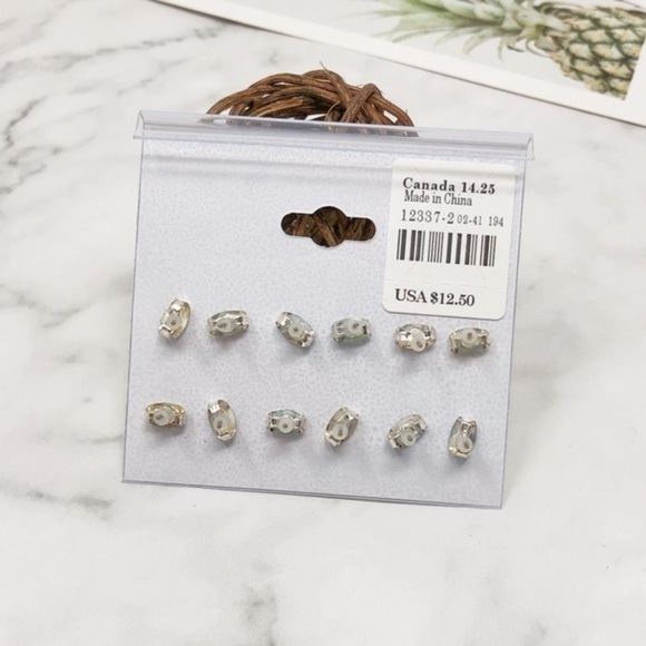 4/$25 Resin Flower Mix and Match Studs Set - Picture 2 of 2